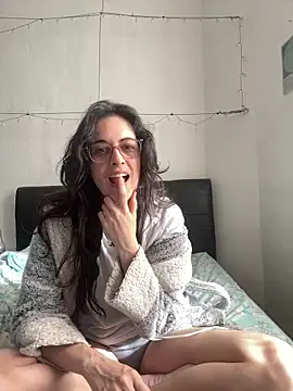 WhiteVenus online show from March 31, 7:30 am