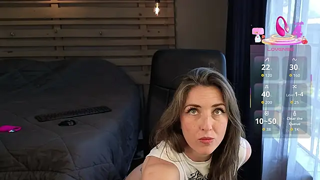 Snapshot of Ella_Wilde_ chatting on September 18, 10:03 am Ella Wilde online show from September 18, 10:03 am