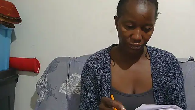 sluttylaura21 online show from December 4, 11:49 pm