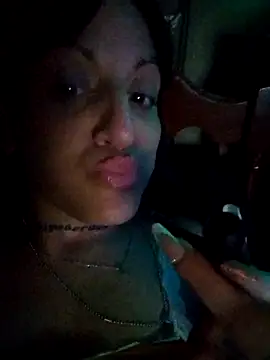 estefyzapata online show from January 6, 3:10 am