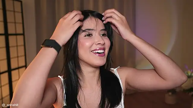 anniehillofficial online show from April 19, 7:27 pm