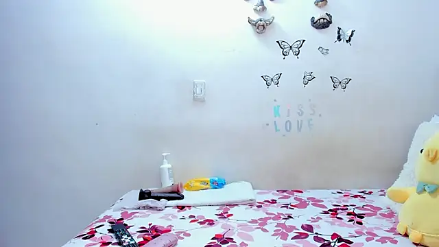 NayaWayne online show from March 20, 5:40 pm