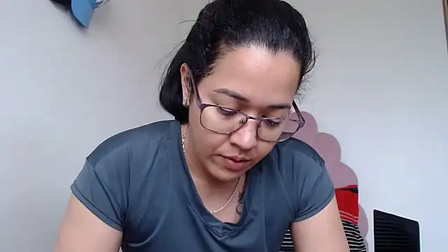 lady hot2xx online show from March 27, 4:19 pm