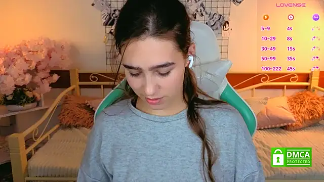  Eliizabeth  online show from March 10, 5:00 am