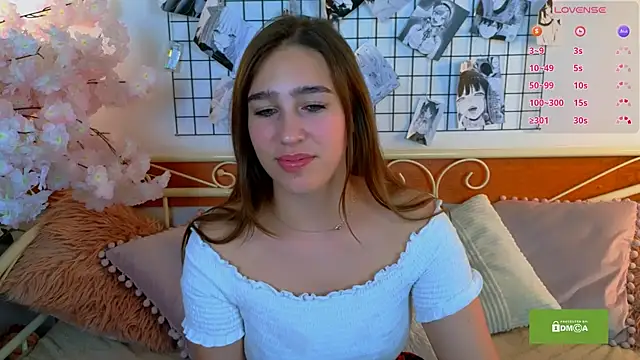  Eliizabeth  online show from July 17, 8:45 pm
