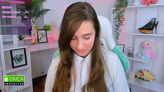 Snapshot of _Eliizabeth_ chatting on October 18, 8:54 pm Eliizabeth online show from October 18, 8:54 pm
