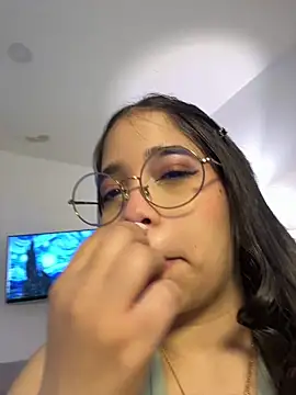 tati reyess online show from May 30, 12:25 pm
