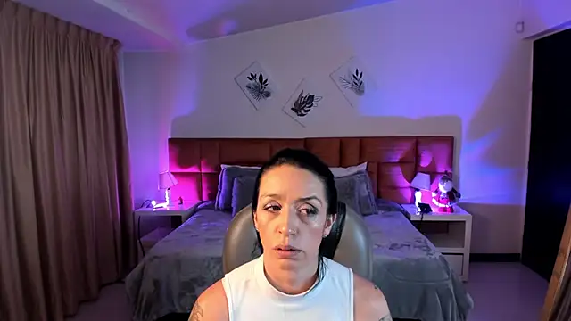 Kristen Garner online show from November 20, 7:59 pm