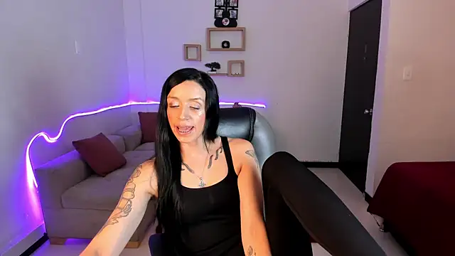 Kristen Garner online show from November 28, 9:07 pm