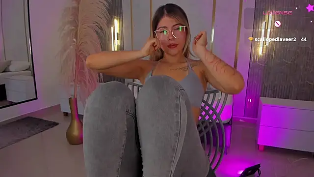 riley sierra online show from July 22, 1:45 pm