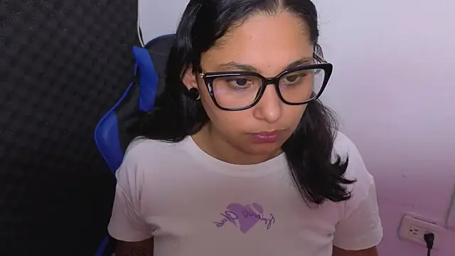 Cuteprincess21 online show from April 2, 7:44 pm