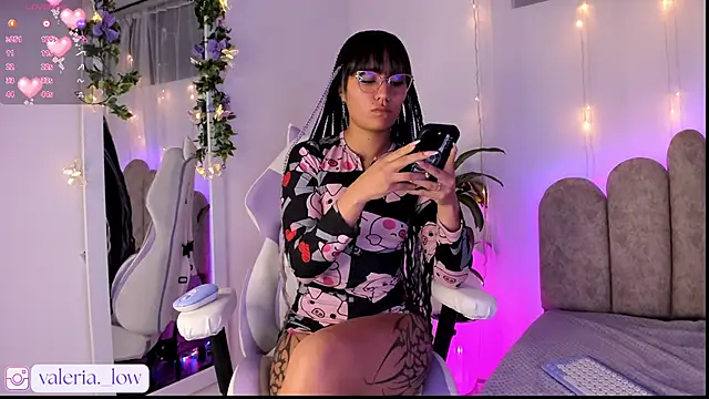 nahia low online show from December 17, 5:33 am