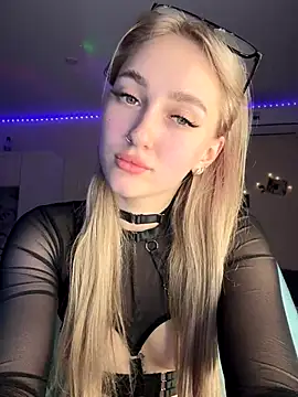 Good  Girl  online show from November 13, 5:56 pm