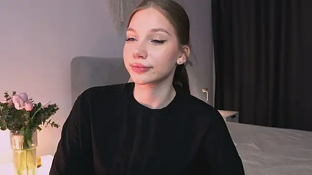 MiaKeler online show from April 4, 9:02 pm