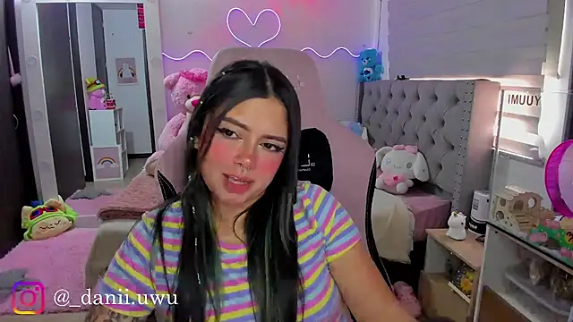 CuteDani  online show from July 24, 3:43 pm