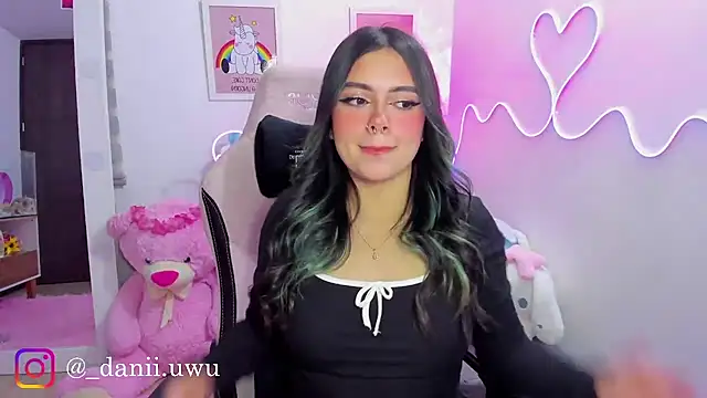 CuteDani  online show from July 6, 4:18 am