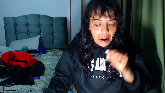 AmaraRoberts420 online show from January 14, 3:33 am