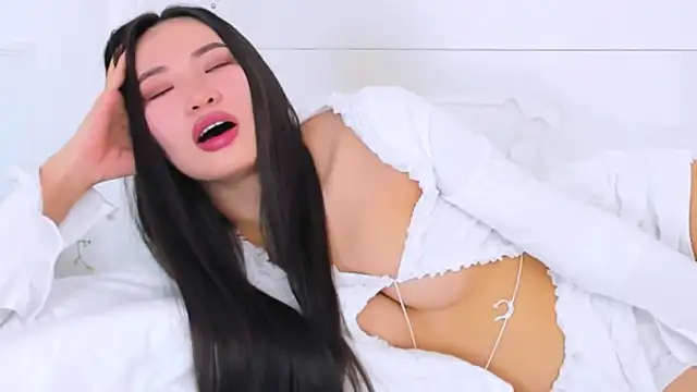 NaomiYuu online show from December 21, 3:44 am