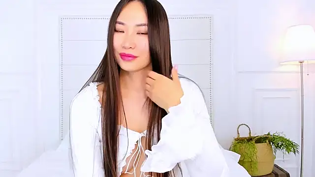 NaomiYuu online show from September 19, 1:59 am