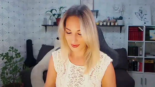 MillaXQueen online show from June 15, 2:50 pm