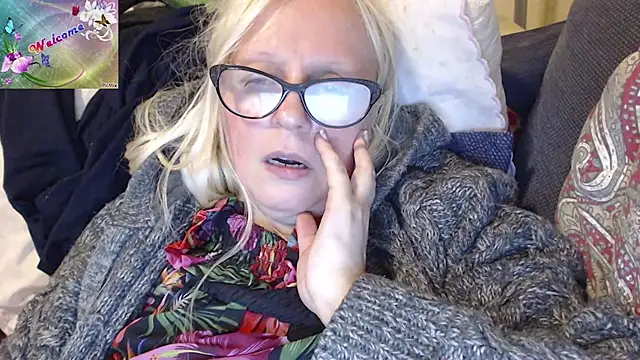 Snapshot of martachatte chatting on October 10, 3:28 pm martachatte online show from October 10, 3:28 pm