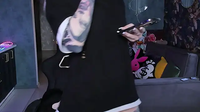 Blckmirrorr online show from April 17, 10:28 am