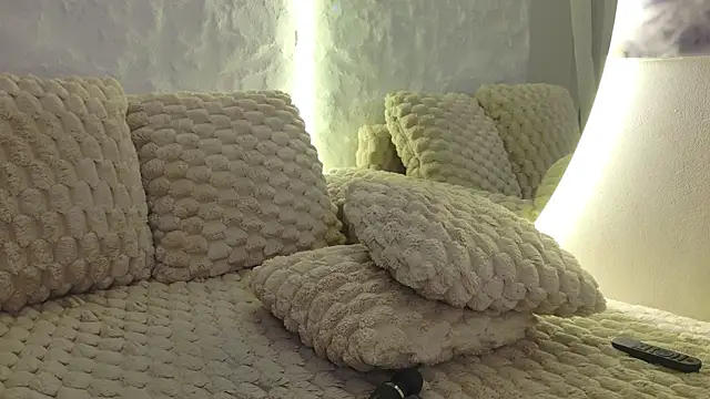 moniqque online show from July 11, 8:47 am
