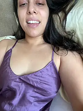 Natur4lBeautyb33 online show from November 3, 4:44 pm