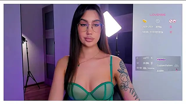 HannaHey online show from March 29, 5:34 pm