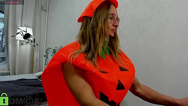 Milf Tea online show from October 31, 1:40 am