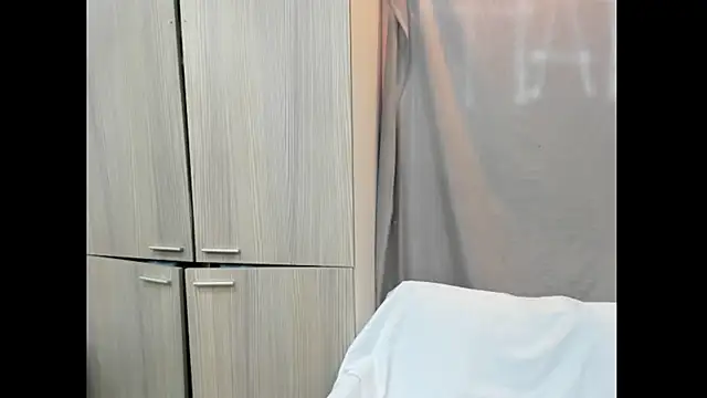 Snapshot of Mhelanny2 chatting on October 19, 7:38 pm Mhelanny2 online show from October 19, 7:38 pm