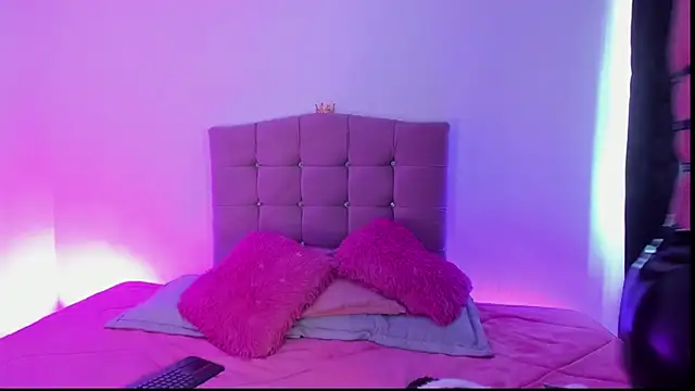 MarieLatex online show from December 21, 4:33 pm