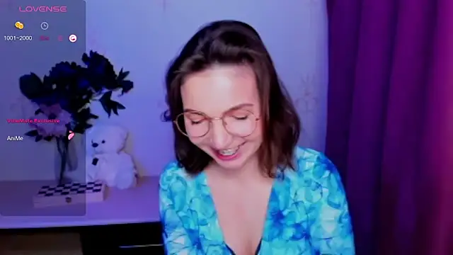 KindHazelHere  online show from April 18, 7:58 pm