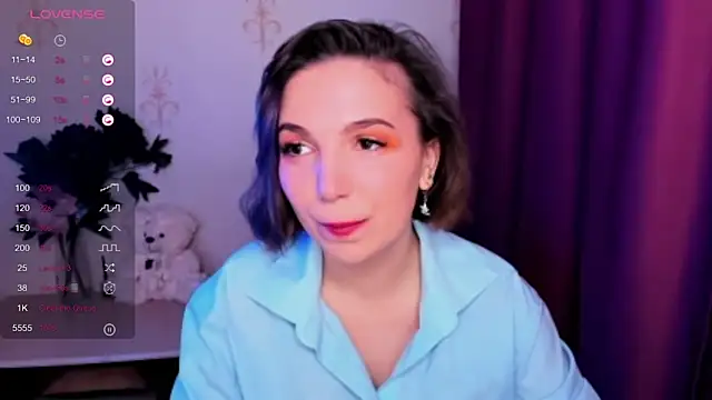 KindHazelHere  online show from November 4, 8:30 am