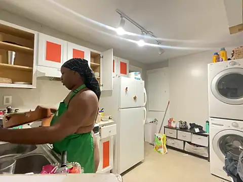 Peachescheeks online show from November 12, 11:47 pm