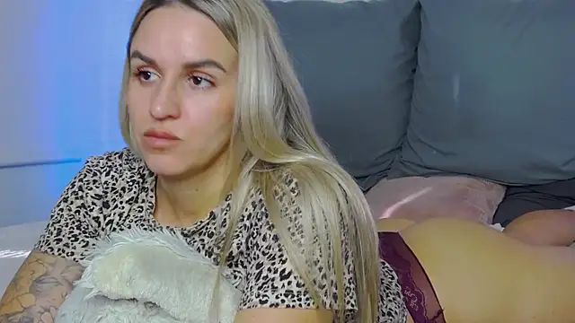 SofiJames online show from October 31, 7:01 am