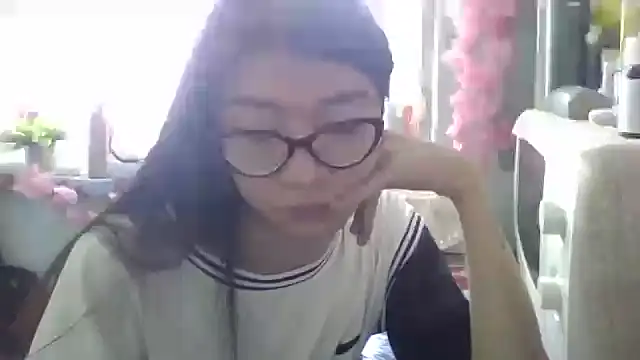 CarlyJoy online show from October 3, 9:03 am