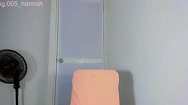 Snapshot of Hannahsmit chatting on October 14, 9:34 am Hannahsmit online show from October 14, 9:34 am