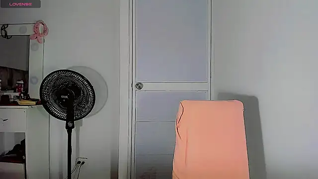 Snapshot of Hannahsmit chatting on October 8, 5:56 am Hannahsmit online show from October 8, 5:56 am