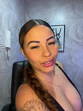 sexyyykloee online show from February 26, 6:23 am