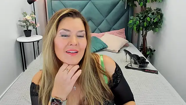 Snapshot of Adele_Russo chatting on September 18, 4:38 pm Adele Russo online show from September 18, 4:38 pm