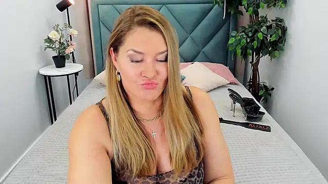 Snapshot of Adele_Russo chatting on September 16, 4:26 pm Adele Russo online show from September 16, 4:26 pm