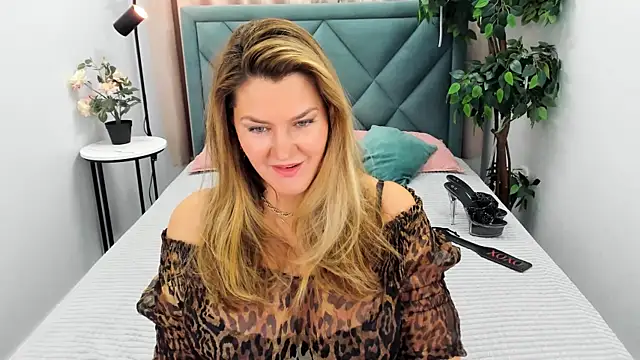 Snapshot of Adele_Russo chatting on September 14, 4:16 pm Adele Russo online show from September 14, 4:16 pm