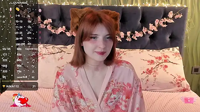 Snapshot of AliceLanley chatting on September 28, 12:43 pm AliceLanley online show from September 28, 12:43 pm