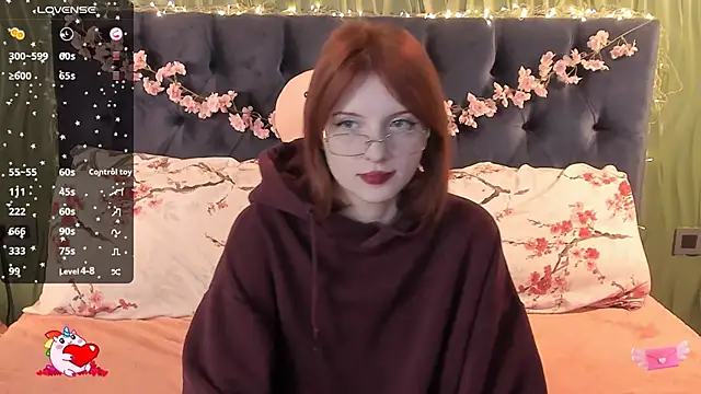 Snapshot of AliceLanley chatting on October 1, 12:10 pm AliceLanley online show from October 1, 12:10 pm