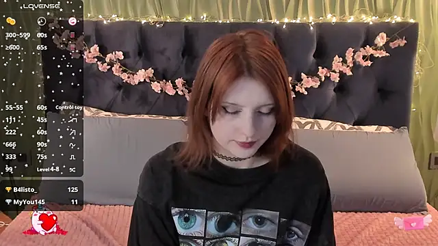 Snapshot of AliceLanley chatting on October 11, 11:47 am AliceLanley online show from October 11, 11:47 am