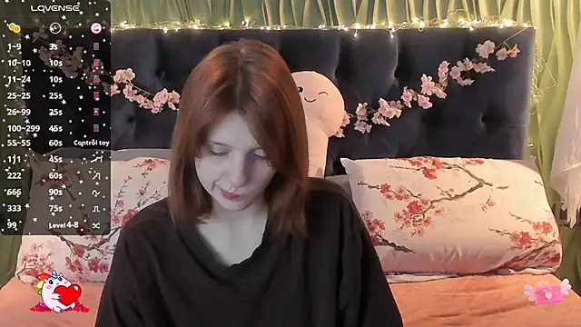 Snapshot of AliceLanley chatting on November 2, 11:24 am AliceLanley online show from November 2, 11:24 am