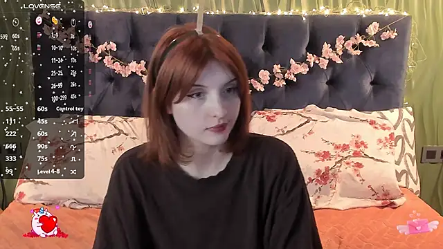 Snapshot of AliceLanley chatting on October 3, 11:15 am AliceLanley online show from October 3, 11:15 am