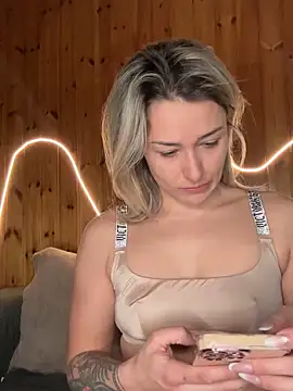 petrouchkaaa  online show from February 1, 9:30 am