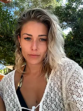 Snapshot of petrouchkaaa_ chatting on September 17, 12:36 pm petrouchkaaa online show from September 17, 12:36 pm
